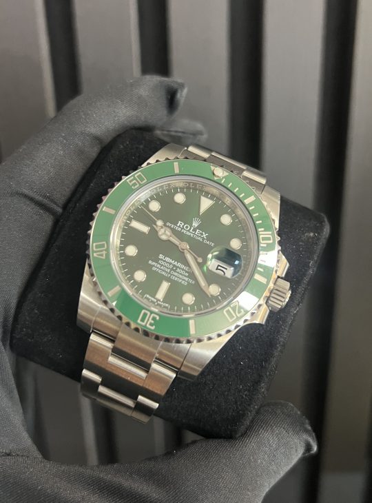 How can you tell if a Rolex is fake?
