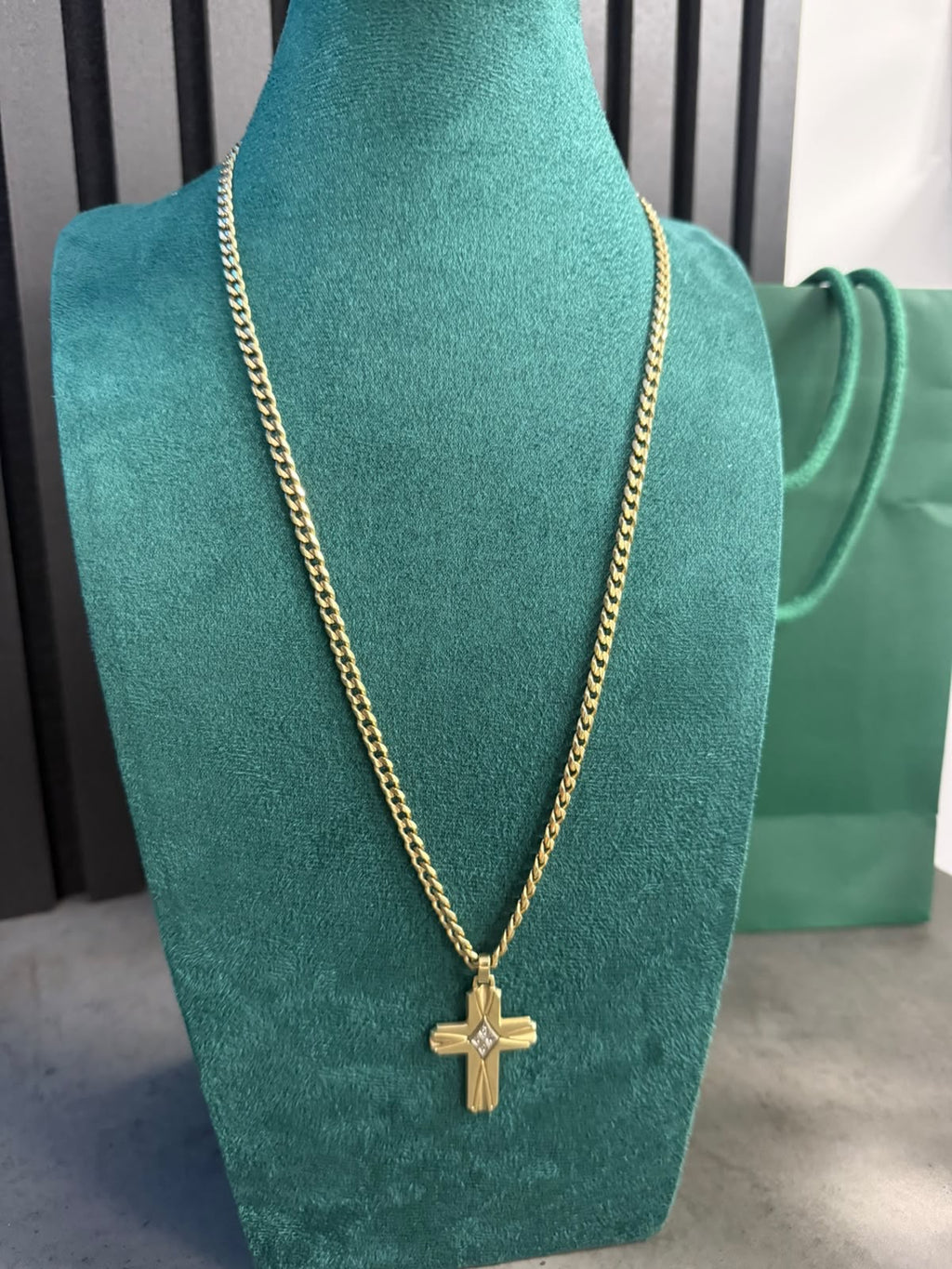 14ct Solid Gold 42g Curb Chain & Natural Diamond Cross Pendant – 59cm