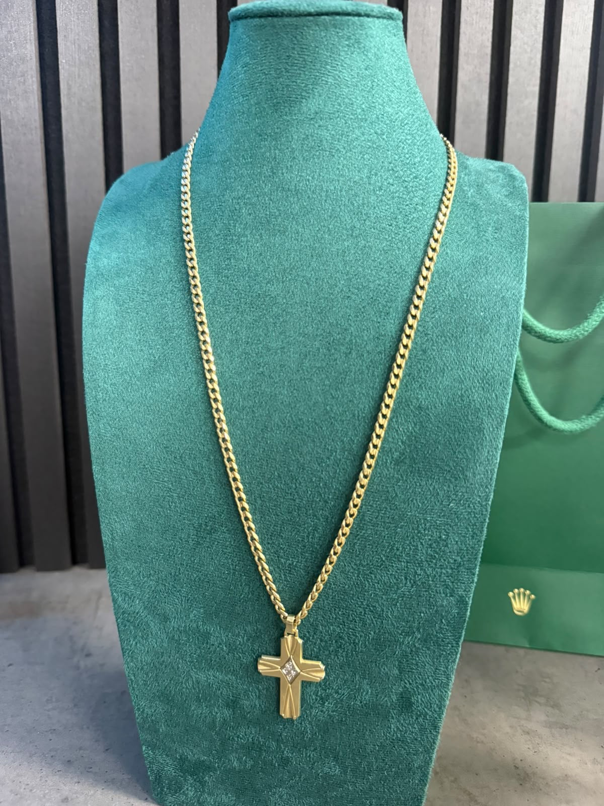 14ct Solid Gold 42g Curb Chain & Natural Diamond Cross Pendant – 59cm
