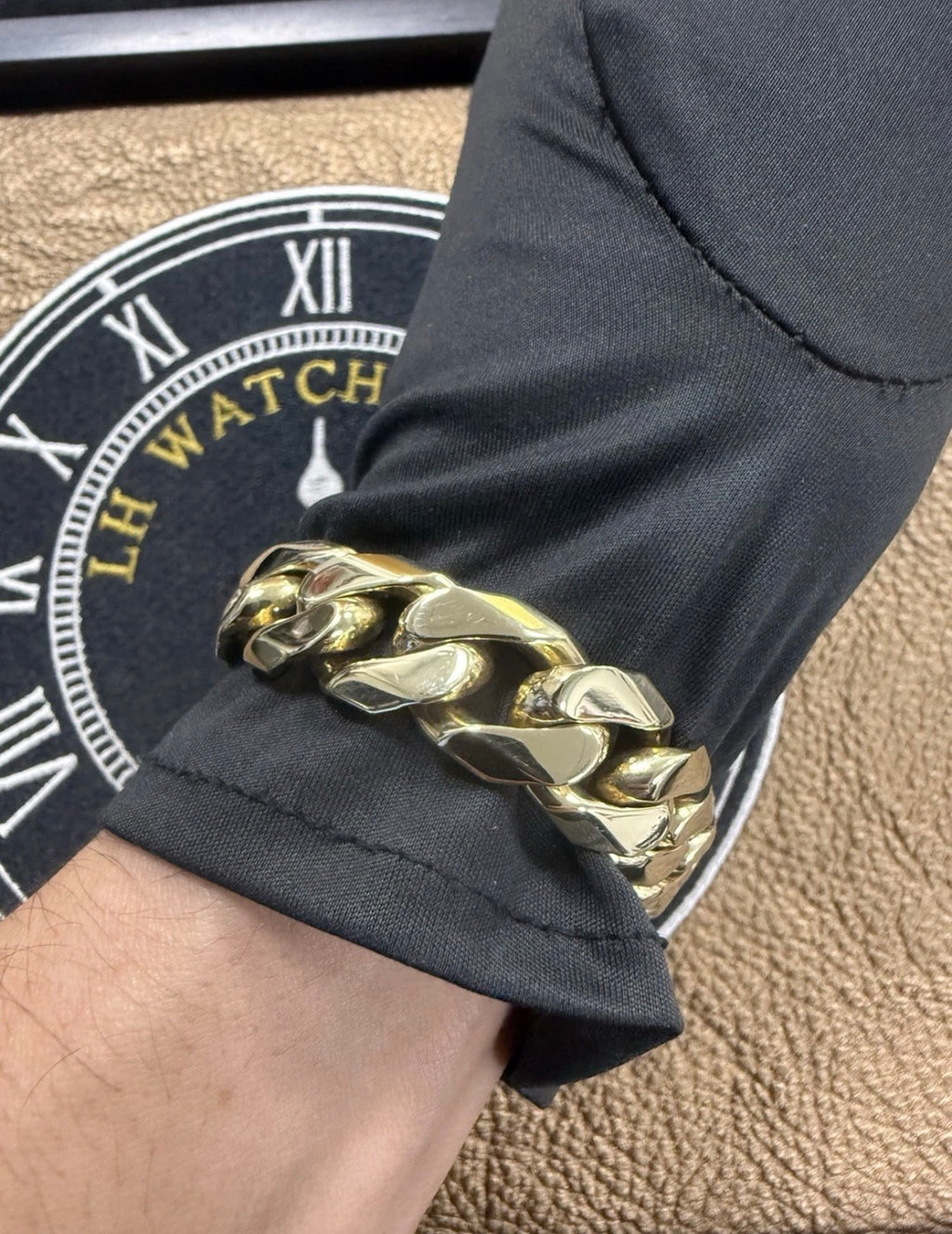 9ct Solid Gold Curb Heavy Bracelet - LH Watch Trade - 86.2g