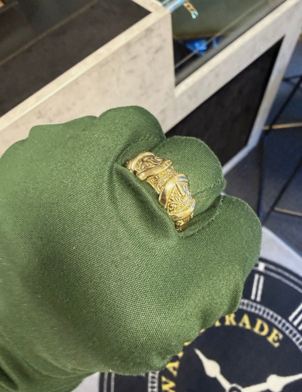 9ct Gold Buckle Ring - Beautiful Attention To Detail Hallmarked Size Z - 14.3g