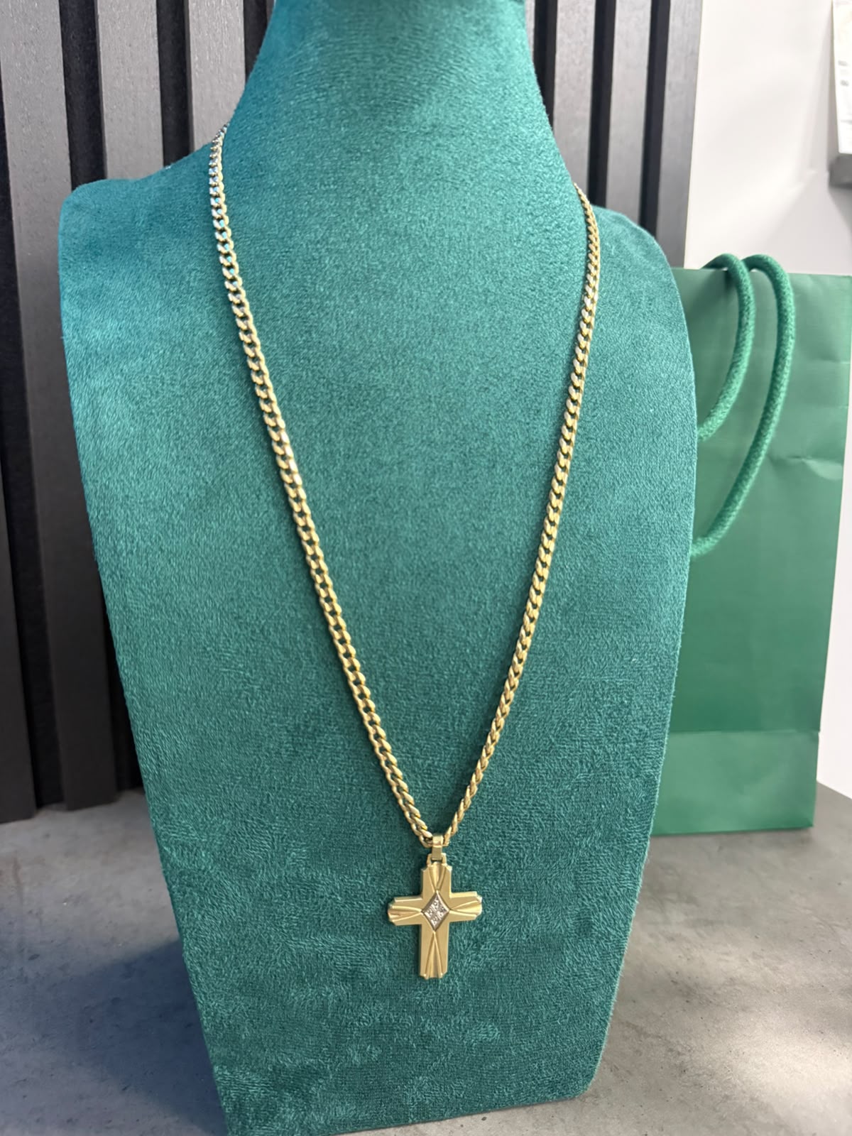 14ct Solid Gold 42g Curb Chain & Natural Diamond Cross Pendant – 59cm