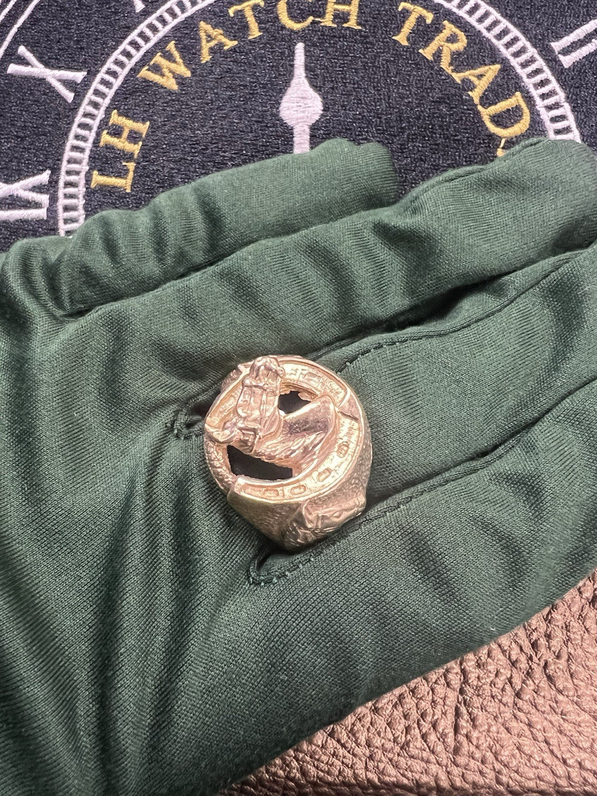 Men’s 9ct Solid Gold Horse Ring – Size Y/Z- Fully Hallmarked – 32.9 grams