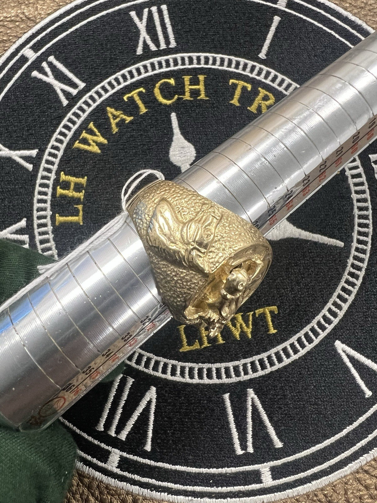 Men’s 9ct Solid Gold Horse Ring – Size Y/Z- Fully Hallmarked – 32.9 grams