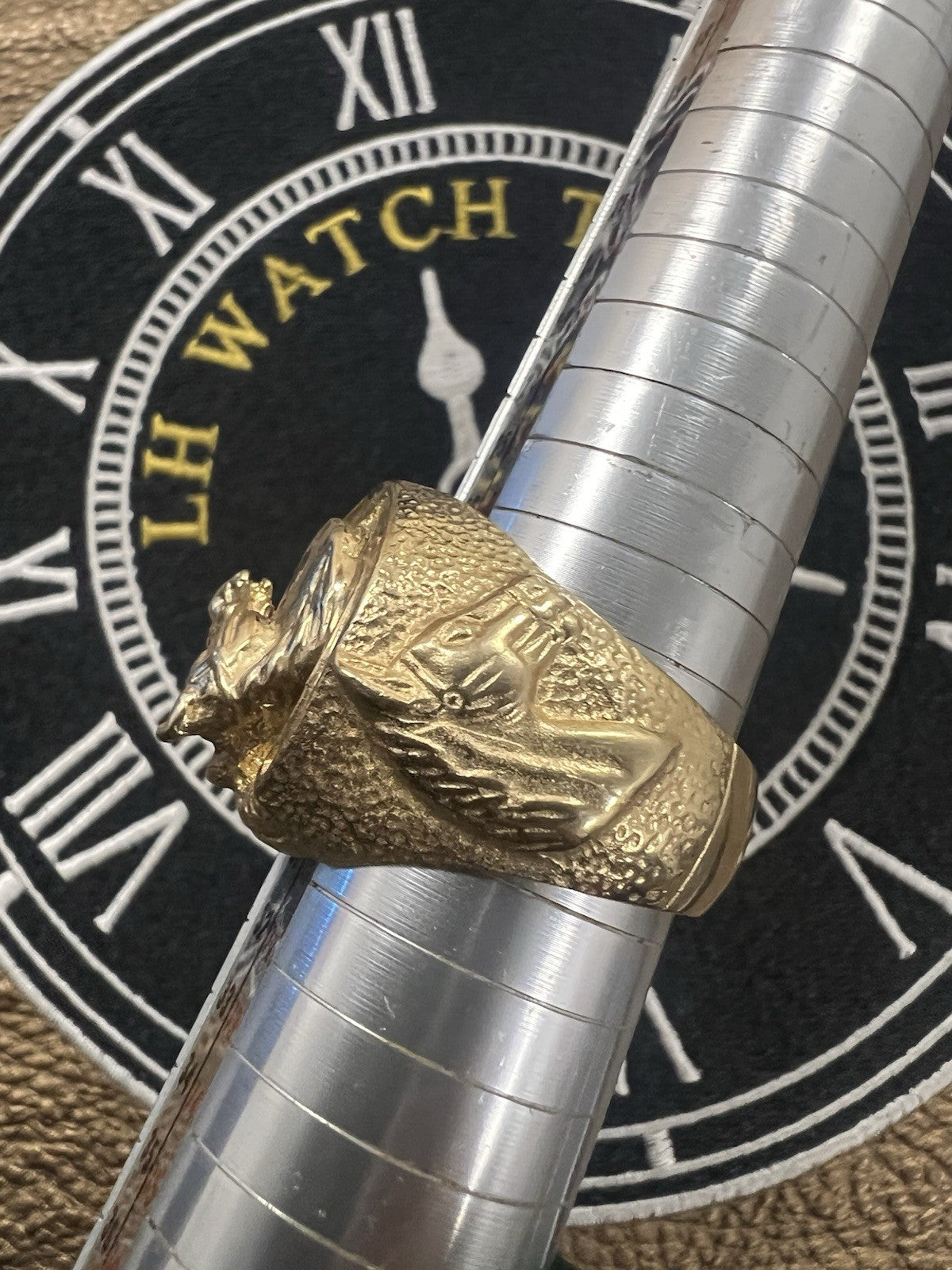 Men’s 9ct Solid Gold Horse Ring – Size Y/Z- Fully Hallmarked – 32.9 grams