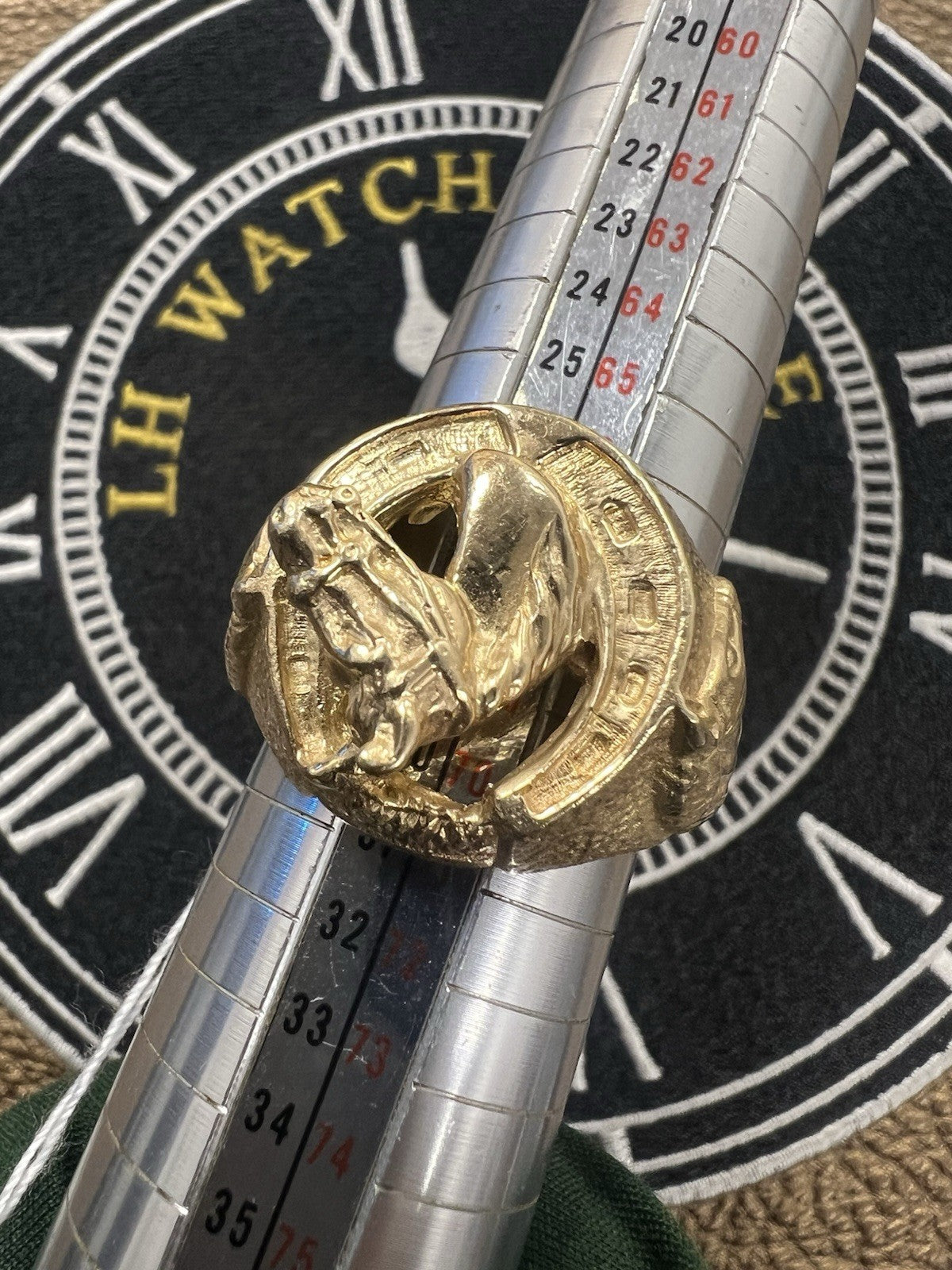 Men’s 9ct Solid Gold Horse Ring – Size Y/Z- Fully Hallmarked – 32.9 grams