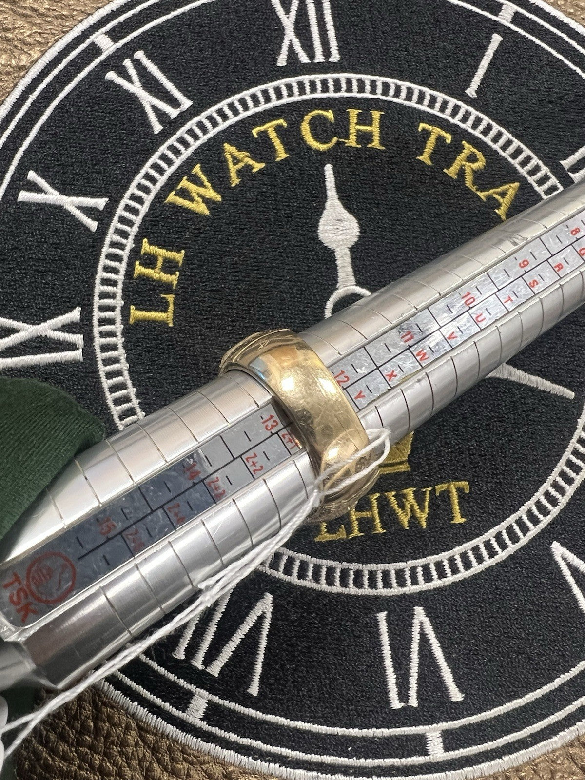 Men’s 9ct Solid Gold Horse Ring – Size Y/Z- Fully Hallmarked – 32.9 grams