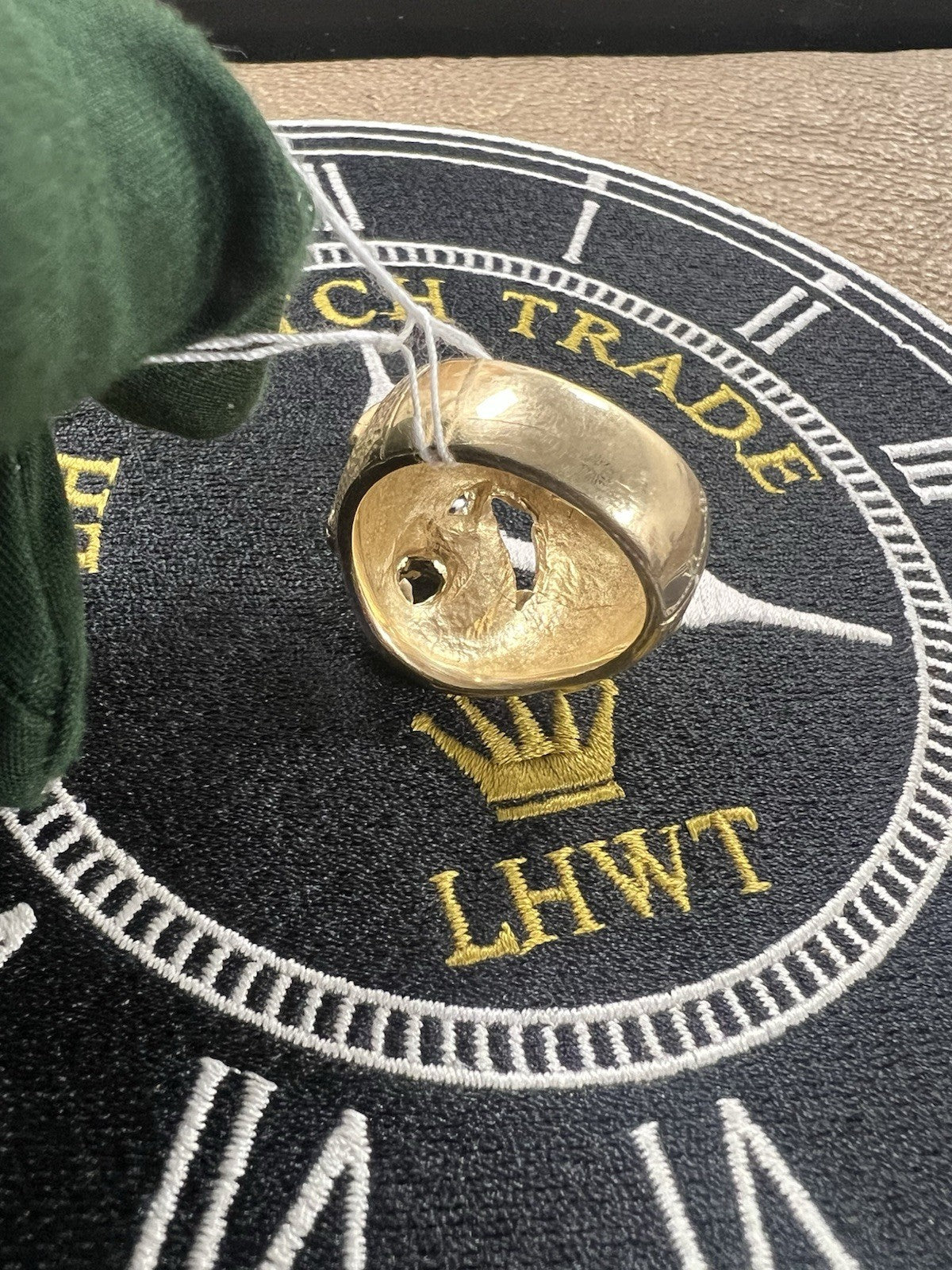 Men’s 9ct Solid Gold Horse Ring – Size Y/Z- Fully Hallmarked – 32.9 grams