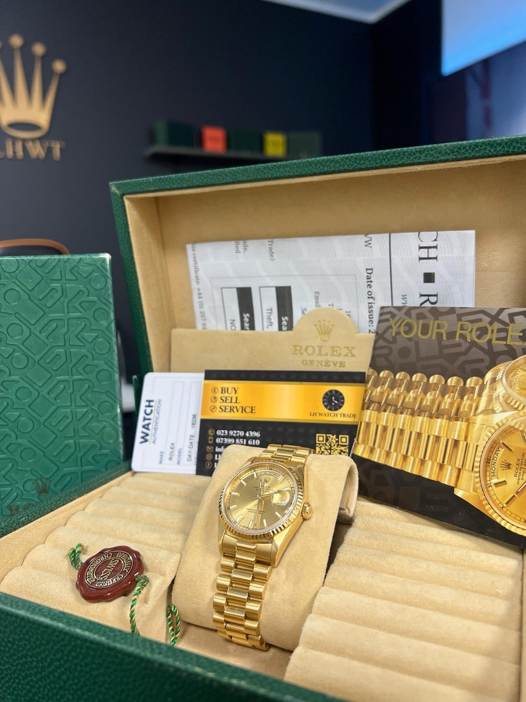 Rolex Daydate 18238 Presidential 18ct Gold Champagne Baton Dial